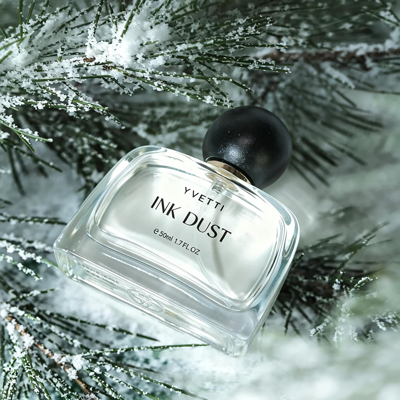 Notas amaderadas de cedro, aro - Unique Perfume Fragrance reseña y precio